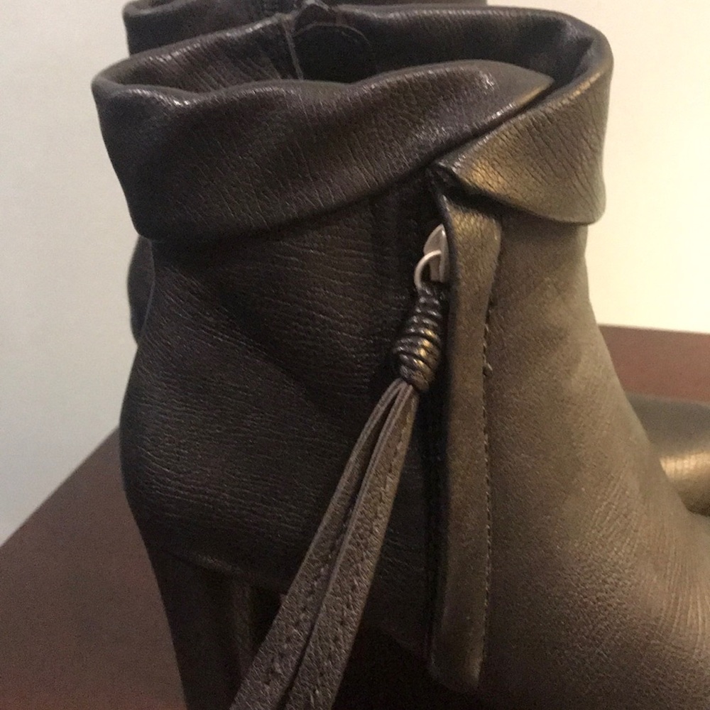 Boots - Picture 2 of 3